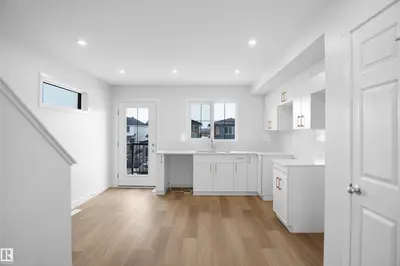 Interior photo 3 of 639 176 AV NE