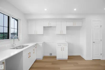 Interior photo 4 of 639 176 AV NE