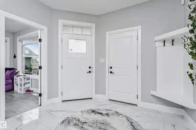 Interior photo 2 of 25 HILTON CV