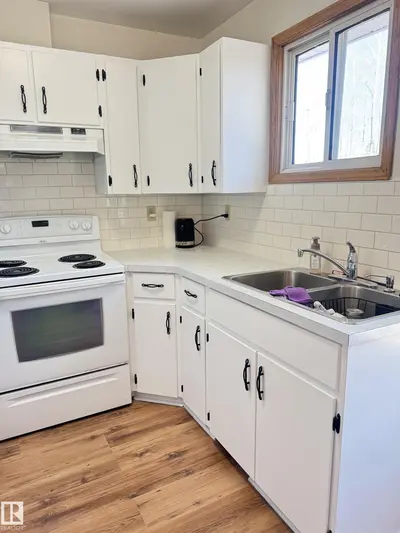 Interior photo 3 of 52 5512 Twp 593A