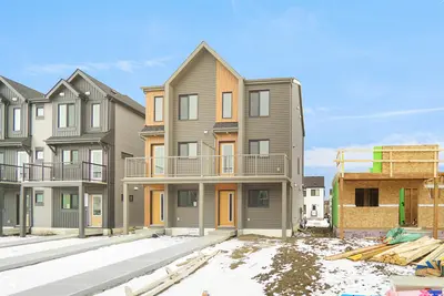 Interior photo 1 of 635 176 AV NE