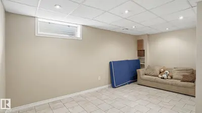 Interior photo 3 of 164 MAYFAIR MEWS ME NW