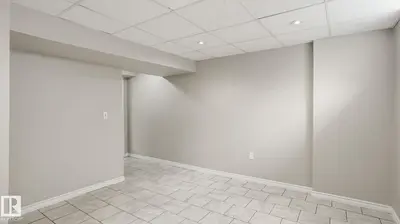 Interior photo 4 of 164 MAYFAIR MEWS ME NW