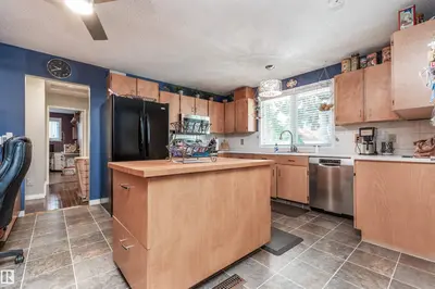 Interior photo 3 of 17 GLENGARRY CR