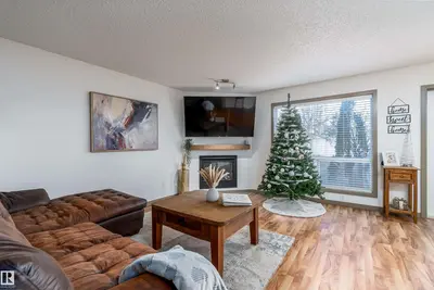 Interior photo 2 of 152 EASTON RD SW