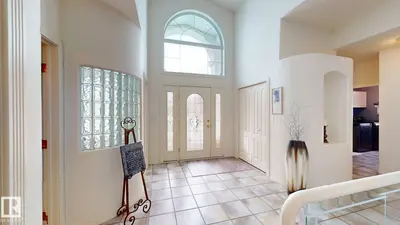 Interior photo 1 of 5503 38 Street