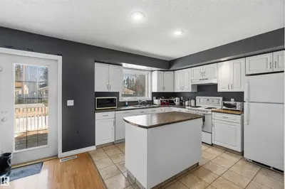 Interior photo 2 of 429 5 ST