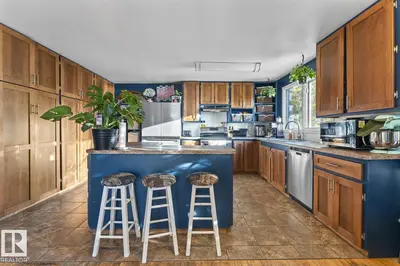 Interior photo 3 of 42003 55 HI