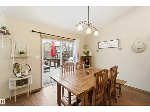 1304 OAKLAND CR, Devon - $539,900