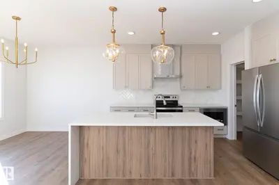 Interior photo 3 of 935 18 AV NW