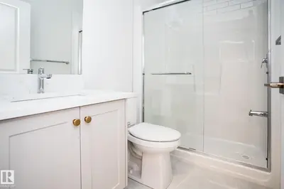 Interior photo 4 of 935 18 AV NW