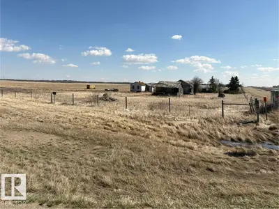 Interior photo 4 of Part of NE-36-48-25-W4