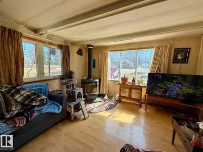 Interior photo 4 of 306 HWY 13 W