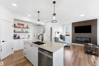 Interior photo 3 of 364 GENESIS VI