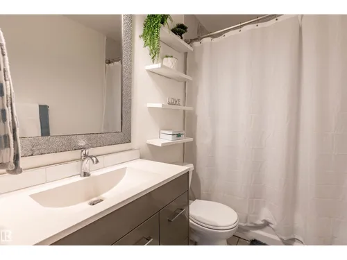 5210 52A ST, Legal - $384,000