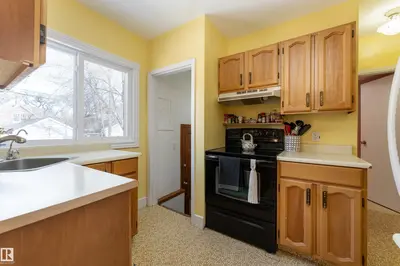 Interior photo 4 of 9852 86 AV NW