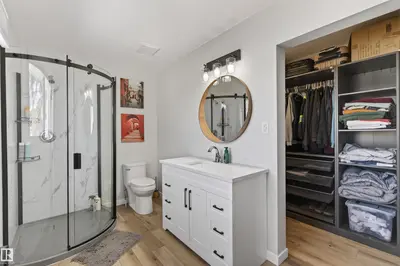 Interior photo 4 of 5413 52 Ave