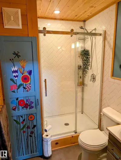 Interior photo 3 of 410 5 ST