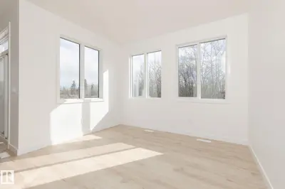 Interior photo 2 of 2635 62 ST SW