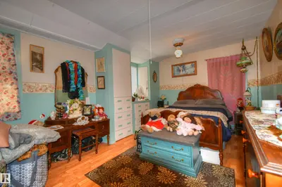 Interior photo 4 of 5209 52 AV