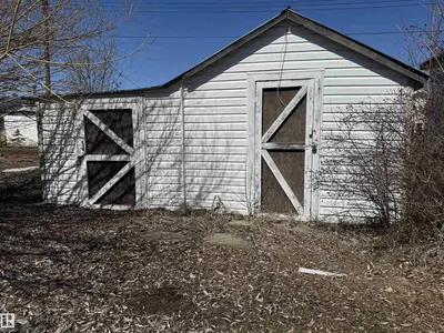 Interior photo 2 of 4728 50 AV