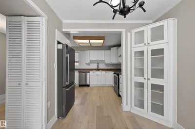 Interior photo 4 of 11 GREENFIELD ES
