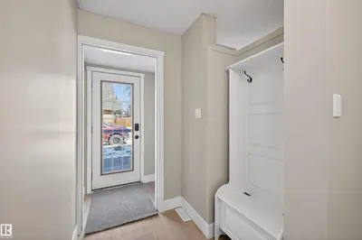Interior photo 1 of 11 GREENFIELD ES