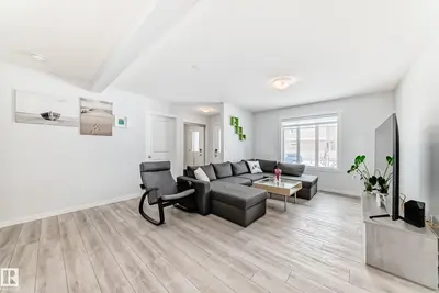 Interior photo 4 of 2505 14 AV NW