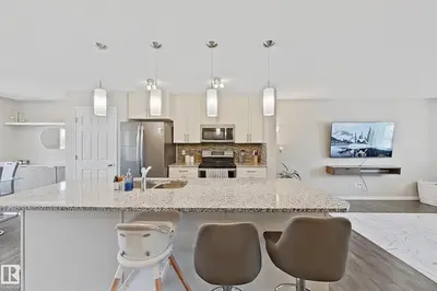 Interior photo 2 of 1328 CHAPPELLE BV SW