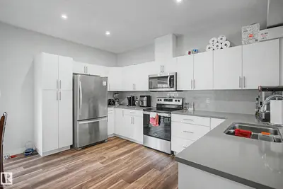 Interior photo 2 of #19 1051 GRAYDON HILL BV SW