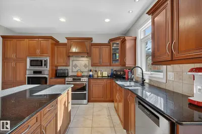 Interior photo 4 of 918 HOLLINGSWORTH BN NW