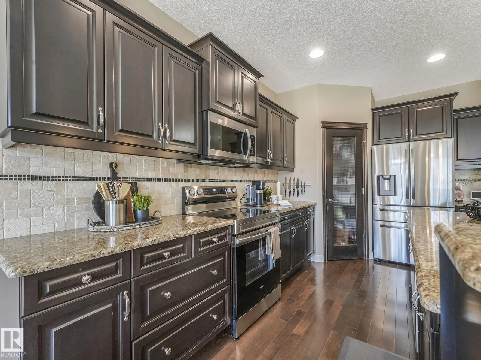 10 BRASSARD CO, Beaumont - 4 bedroom Detached Single Family for sale