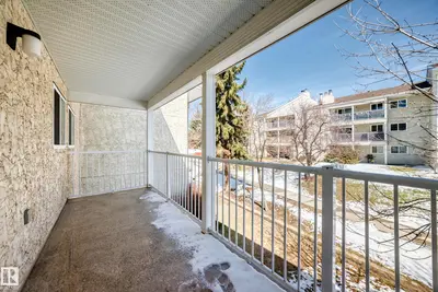 Interior photo 4 of #202 328 Woodbridge WY