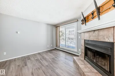 Interior photo 3 of #202 328 Woodbridge WY