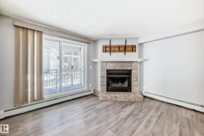 Interior photo 2 of #202 328 Woodbridge WY