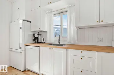 Interior photo 2 of 5015 49 AV