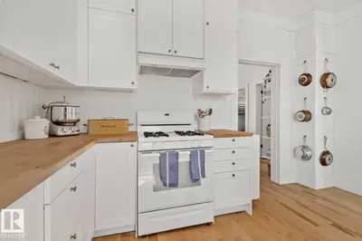 Interior photo 3 of 5015 49 AV