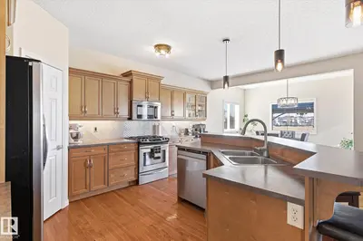 Interior photo 4 of 8027 3 AV SW