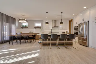 Interior photo 1 of 550 EAGLESON WD NW