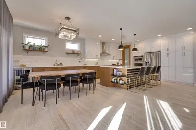 Interior photo 2 of 550 EAGLESON WD NW