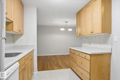 Interior photo 4 of 238 SURREY GARDENS GD NW