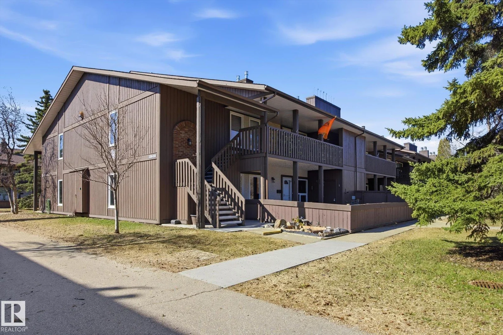 238 SURREY GARDENS GD NW, Edmonton - 3 bedroom Carriage for sale