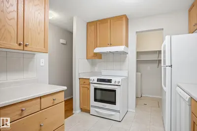 Interior photo 3 of 238 SURREY GARDENS GD NW