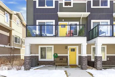 Interior photo 1 of #61 230 EDGEMONT RD NW