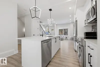Interior photo 4 of #61 230 EDGEMONT RD NW