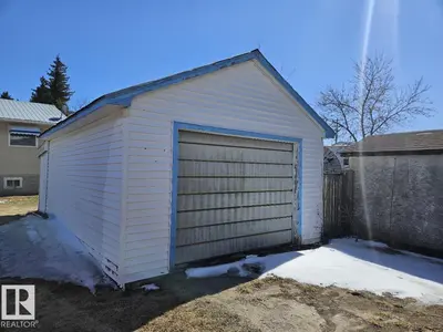 Interior photo 1 of 5024 50 ST