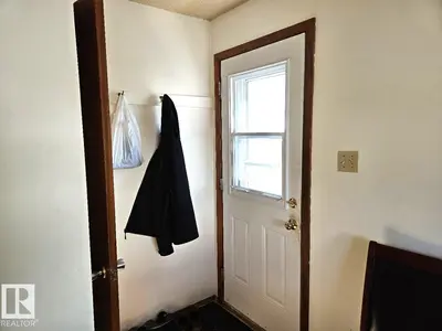 Interior photo 2 of 5024 50 ST