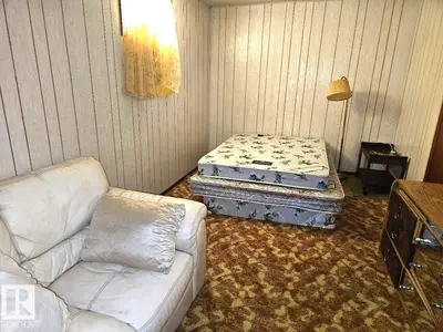 Interior photo 4 of 5024 50 ST