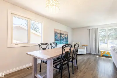 Interior photo 3 of 9012 99A AV