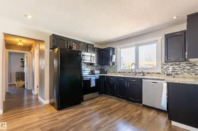 Interior photo 4 of 9012 99A AV